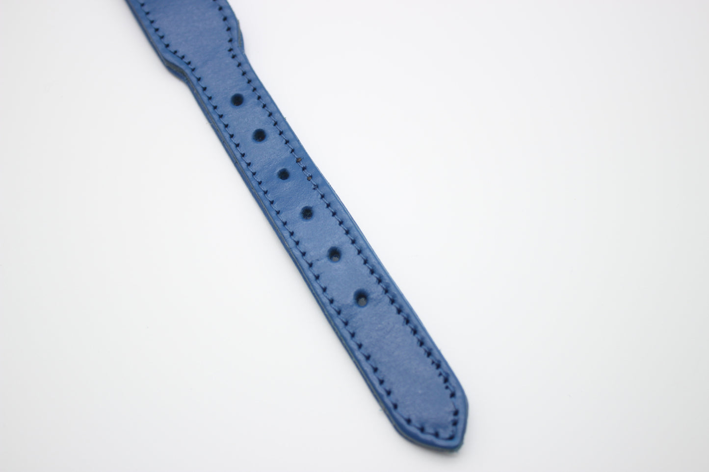 FinestPaw_Halsband_Flechtkunst_royalblau_m_all_loecher