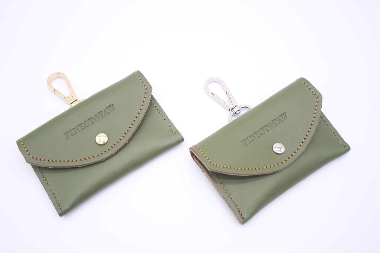 FinestPaw_Hundetuetenhalter_Soft_Slim_waldgruen-cognac_all_goldsilber
