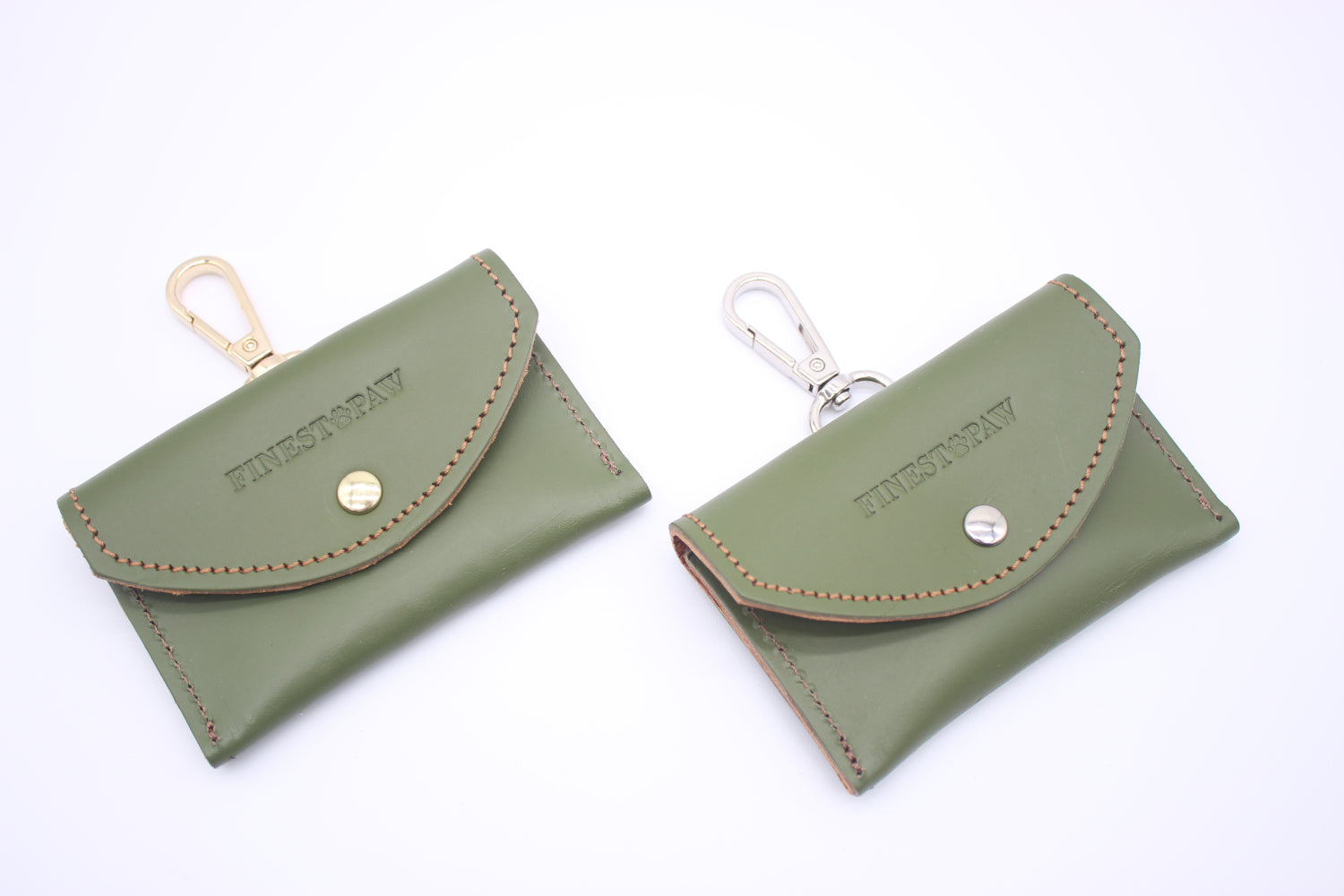 FinestPaw_Hundetuetenhalter_Soft_Slim_waldgruen-cognac_all_goldsilber