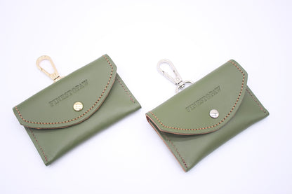 FinestPaw_Hundetuetenhalter_Soft_Slim_waldgruen-cognac_all_goldsilber