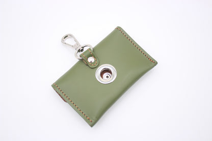 FinestPaw_Hundetuetenhalter_Soft_Slim_waldgruen-cognac_silber_back