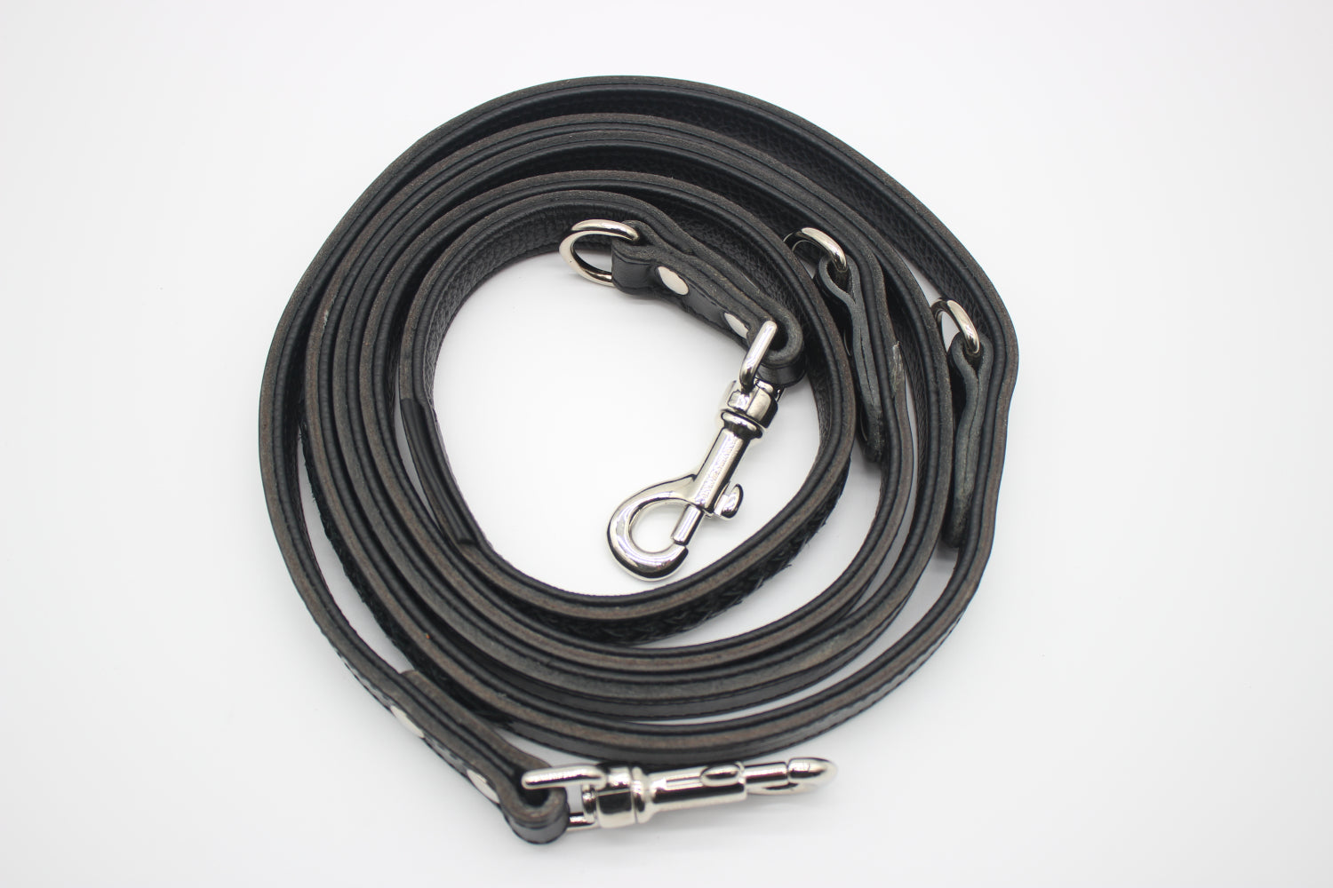 FinestPaw_Leine_Flechtkunst_Fuehrleine_schwarz_all_all_silber_oben