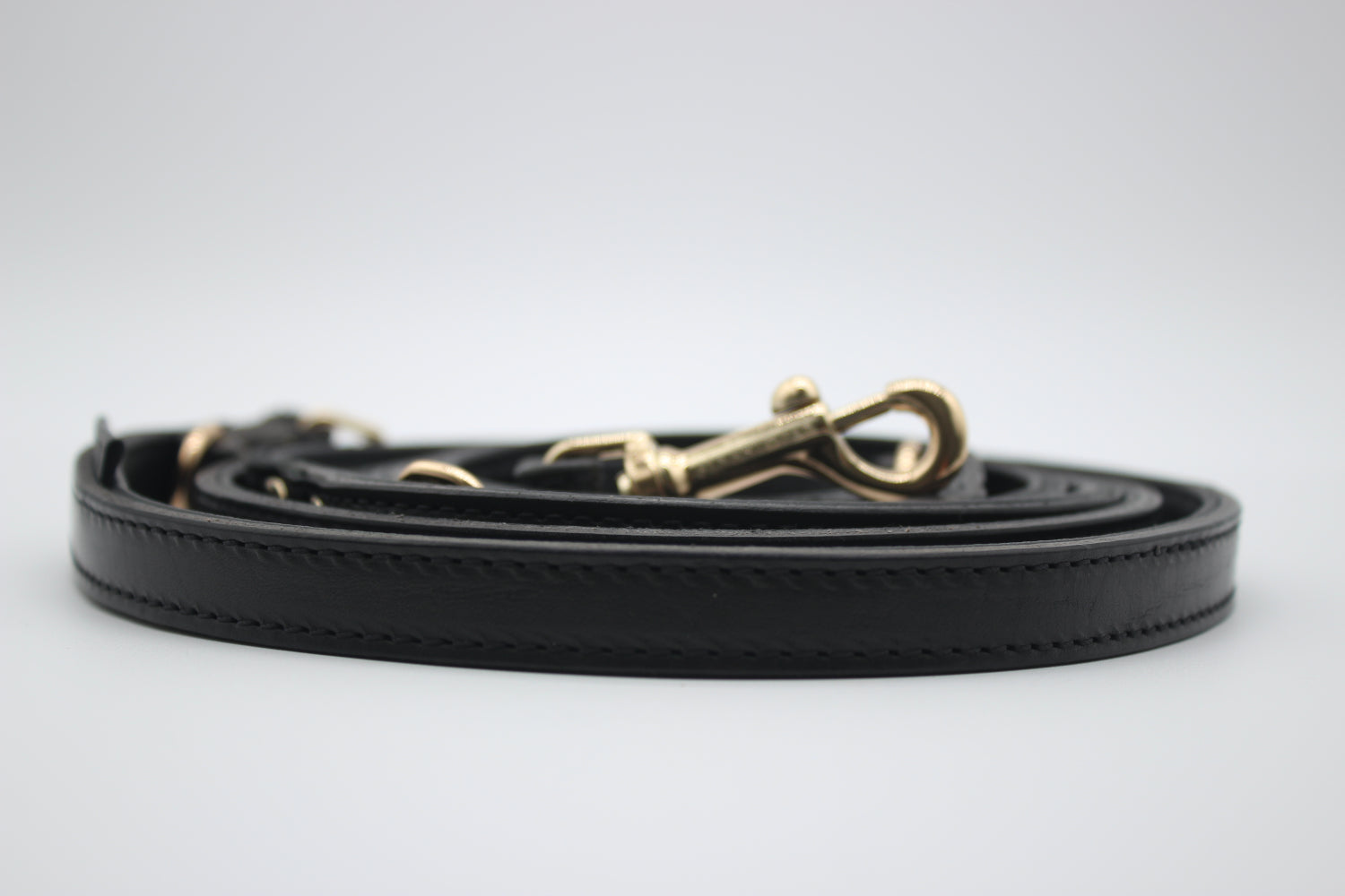 FinestPaw_Leine_Klassik_Premium_Fuehrleine_schwarz_all_1.5cm_gold_logo