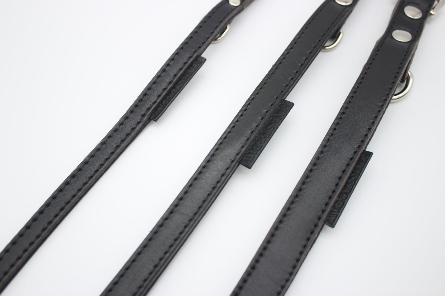 FinestPaw_Leine_Klassik_Premium_Fuehrleine_schwarz_all_all_silber_3logos