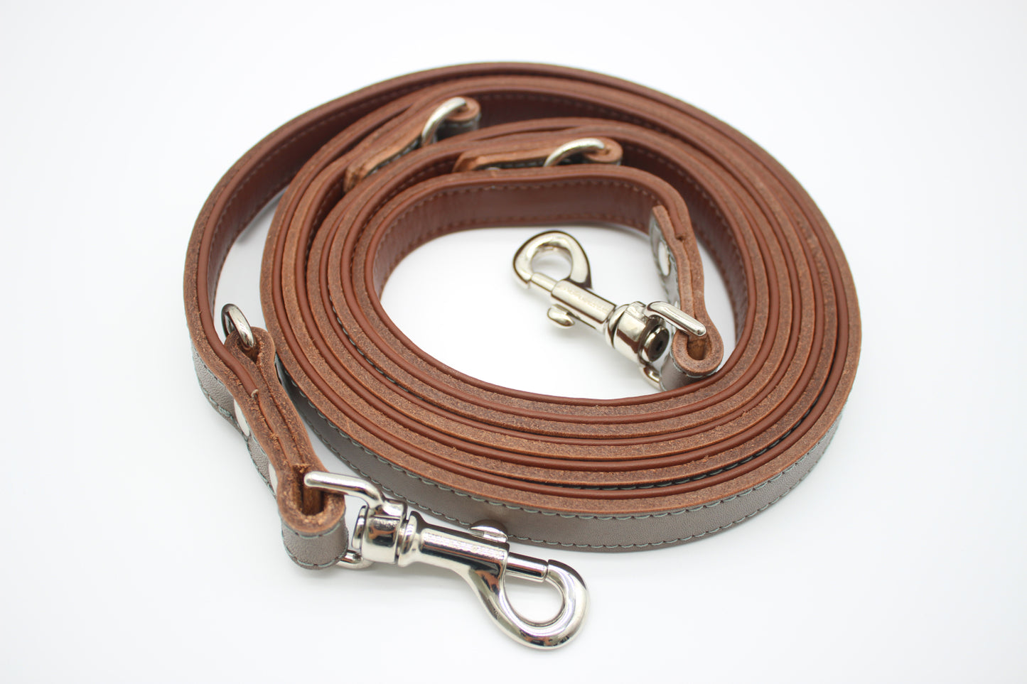 FinestPaw_Leine_Klassik_Premium_Fuehrleine_taupe_all_all_silber_gerollt