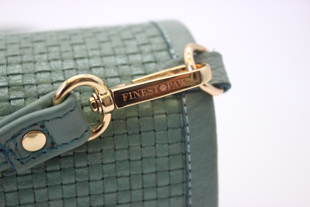 FinestPaw_Trinkflaschentasche_Signature_pistazie_all_hakenb